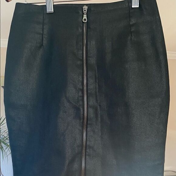 H&M Mini Skirt    - Picture 2 of 9